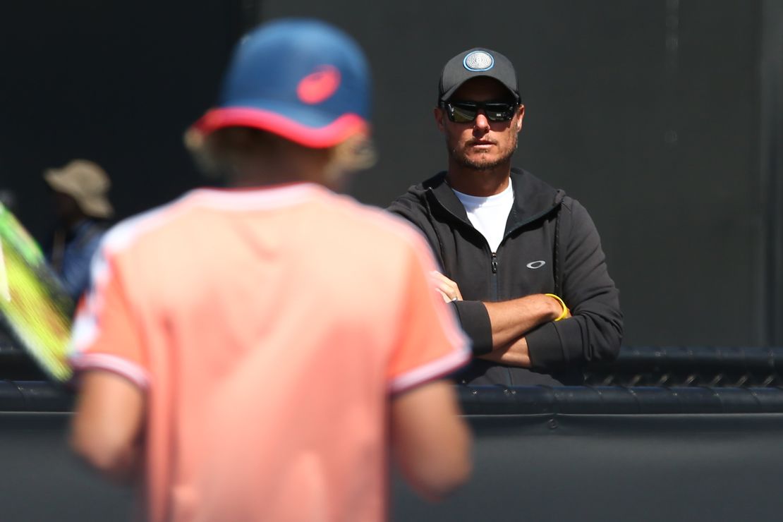 Lleyton Hewitt watches his son Cruz play in the 12 & Under 2019 Australian Open.