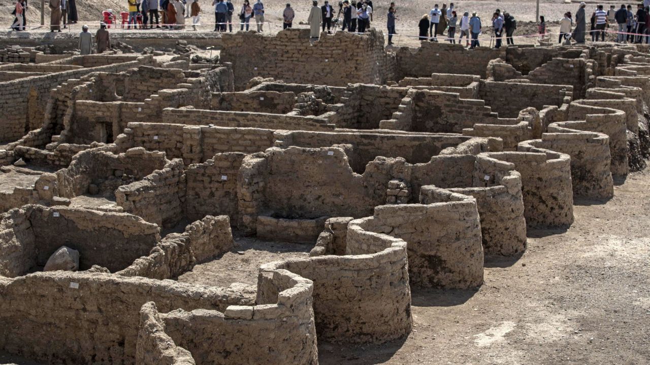 TOPSHOT - A picture taken on April 10, 2021, shows a view of a 3000 year old city, dubbed The Rise of Aten, dating to the reign of Amenhotep III, uncovered by the Egyptian mission near Luxor. - Archaeologists have uncovered the remains of an ancient city in the desert outside Luxor that they say is the "largest" ever found in Egypt and dates back to a golden age of the pharaohs 3,000 years ago. Famed Egyptologist Zahi Hawass announced the discovery of the "lost golden city", saying the site was uncovered near Luxor, home of the legendary Valley of the Kings. (Photo by Khaled DESOUKI / AFP) (Photo by KHALED DESOUKI/AFP via Getty Images)