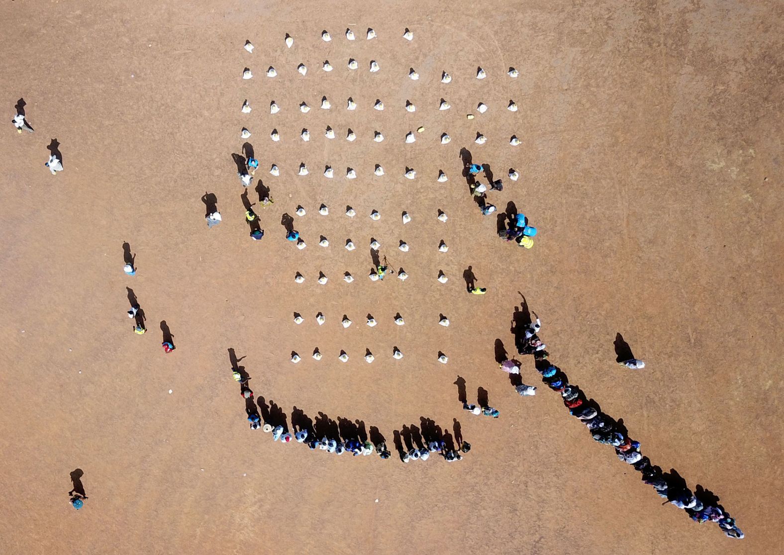 Muslims in Segou, Mali, receive aid packages from Turkey.