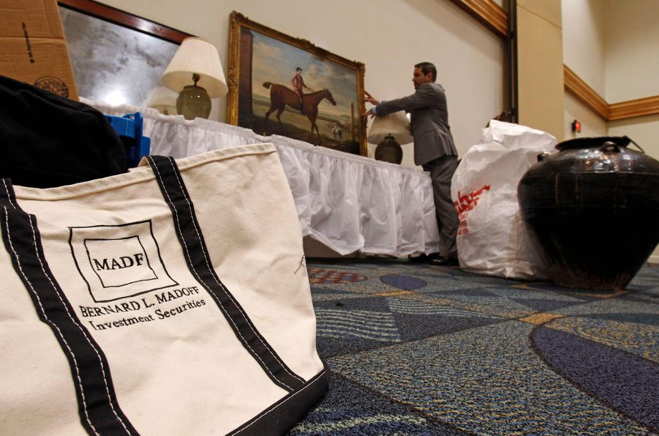 Tote bags, oil paintings and vases were among the items auctioned in 2009.