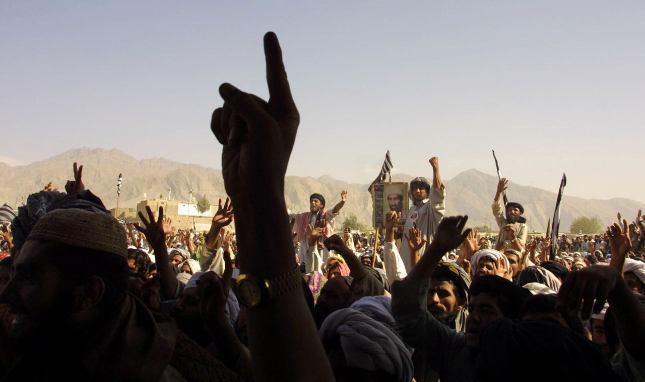 Thousands of Taliban supporters rally in Quetta, Pakistan, near the Afghan border, on October 1, 2001.