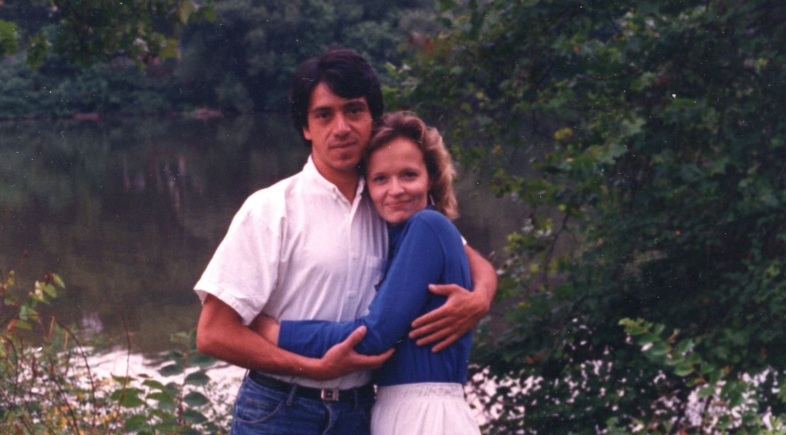 Embarking on a long-distance relationship, Jesús and Irja traveled back and forth from Mexico to the US to see one another. Here they are in Philadelphia in summer 1992.