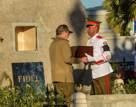 Castro places the urn of his brother Fidel into his tomb at the Santa Ifigenia Cemetery in Santiago de Cuba in 2016.
