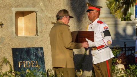 Castro places the urn of his brother Fidel into his tomb at the Santa Ifigenia Cemetery in Santiago de Cuba in 2016.