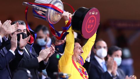 Lionel Messi hoists the Copa del Rey trophy aloft.