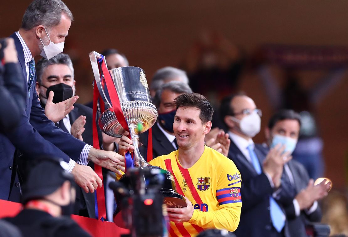 Lionel Messi lifts the Copa del Rey after beating Athletic Bilbao.