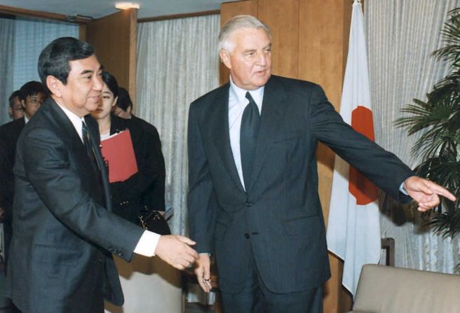 Mondale and Japanese Foreign Minister Yohei Kono enter the meeting room at the foreign ministry in Tokyo before their talks on September 21, 1995. Mondale was appointed US Ambassador to Japan under President Bill Clinton.