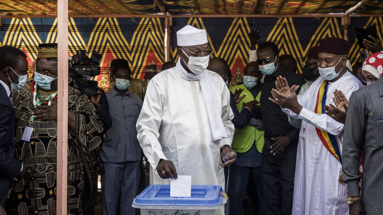 Chadian President Idriss Deby Itno (C) casts his ballot at a polling station in N'djamena, on April 11, 2021.