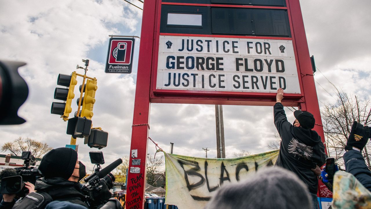 MINNEAPOLIS, MN - APRIL 20: People celebrate the guilty verdict in the Dereck Chauvin trail at the intersection of 38th Street and Chicago Avenue on April 20, 2021 in Minneapolis, Minnesota. Chauvin, a former Minneapolis, Minnesota Police officer was found guilty of all three charges in the murder of George Floyd. (Photo by Brandon Bell/Getty Images)