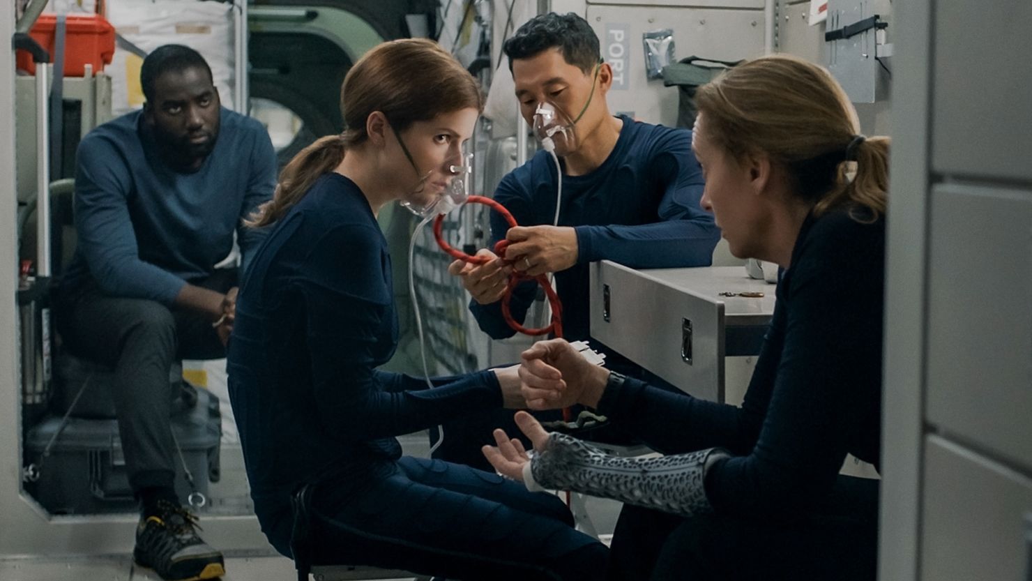 Shamier Anderson, Anna Kendrick, Daniel Dae Kim and Toni Collette in 'Stowaway' (Stowaway Productions, LLC, Augenschein Filmproduktion GmbH, RISE Filmproduktion GmbH).