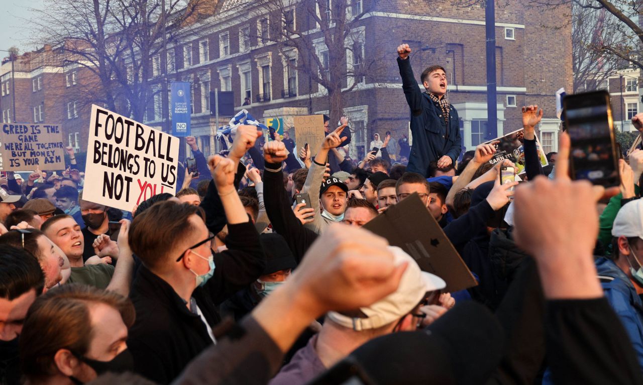 <a href="https://edition.cnn.com/2021/04/20/football/liverpool-leeds-european-super-league-spt-intl/index.html" target="_blank">Football supporters protest against</a> the proposed European Super League outside of Stamford Bridge football stadium in London on April 20. Twelve of the sport's biggest teams had announced plans -- subsequently abandoned -- to break away from European football competitions and <a href="https://www.cnn.com/2021/04/19/football/explainer-european-super-league-spt-intl/index.html" target="_blank">form their own "Super League."</a>