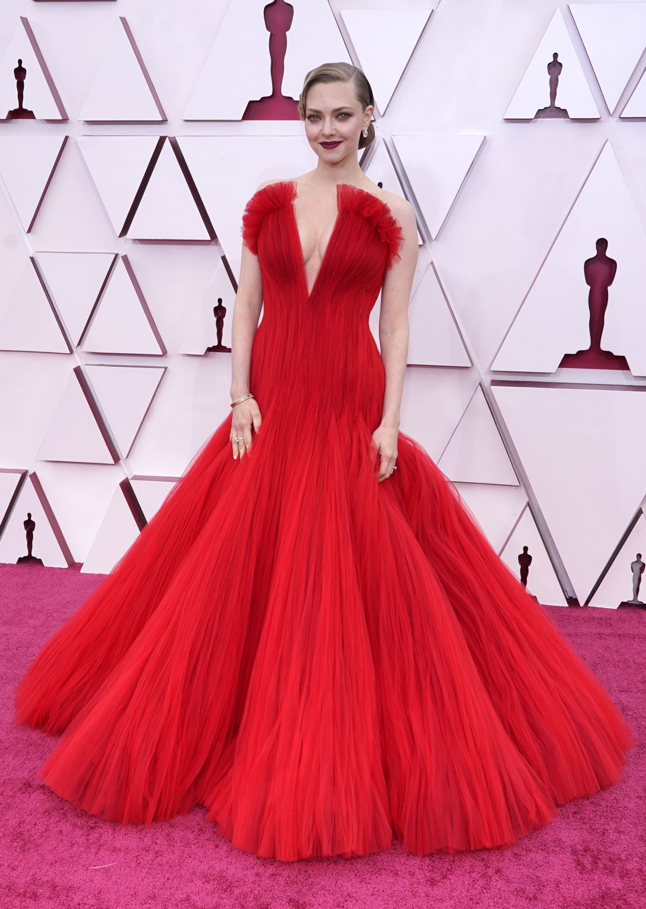 Amanda Seyfried was the picture of old Hollywood glamour in Armani Prive.