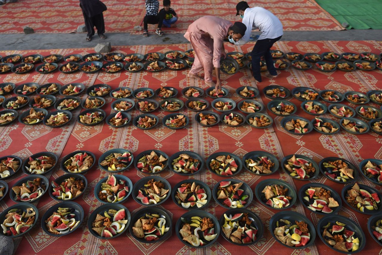 Volunteers prepare iftar food plates for Muslim devotees to break their fast in Karachi, Pakistan, on April 23.