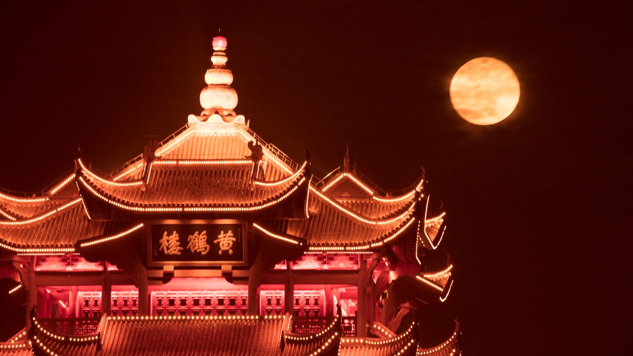 01 china super moon 0427 Wuhan