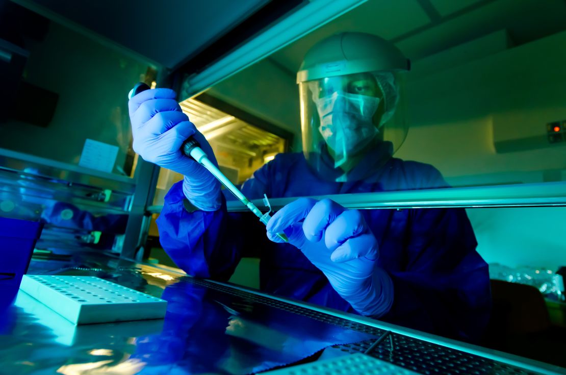 Evolutionary geneticist and study coauthor Matthias Meyer works in the clean laboratory at the Max Planck Institute for Evolutionary Anthropology in Leipzig, Germany.