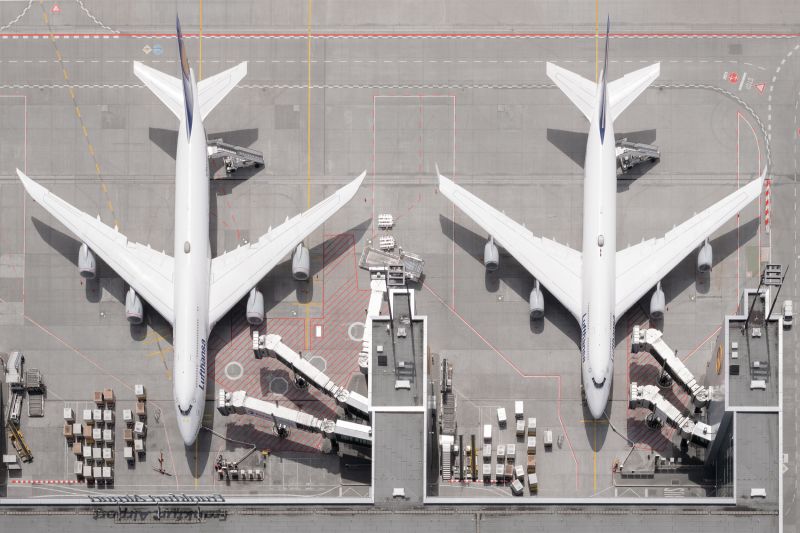 アート・デザイン・音楽 Aerial Observations on Airports Tom Hegen: Aerial Observations on Airports - Tom Hegen