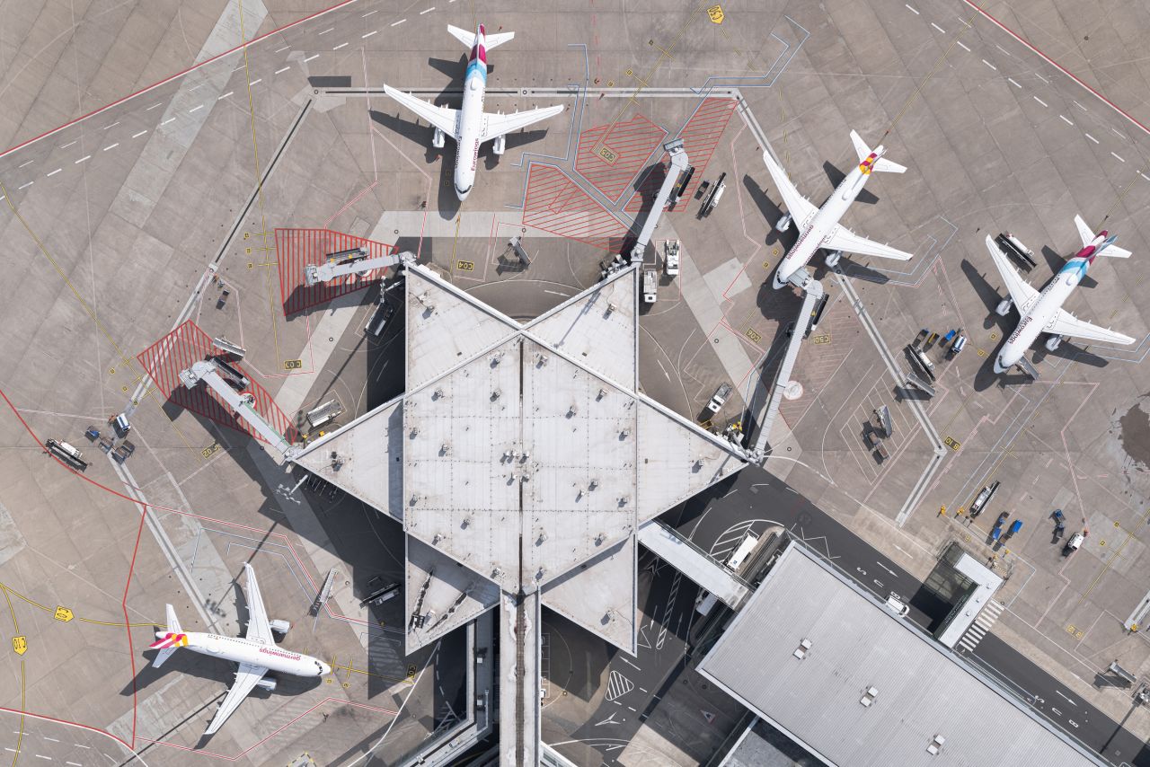 Hegen often incorporated terminal architecture into his aerial shots.