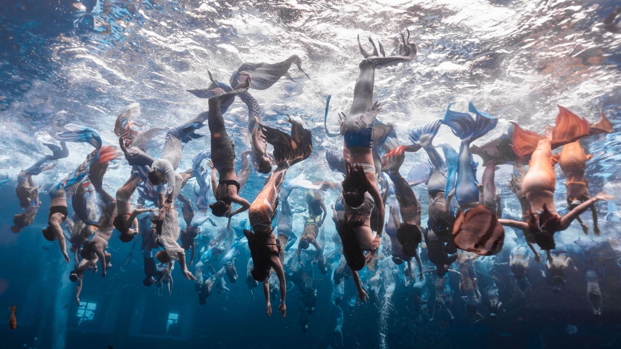 On April 28, 100 mermaids took to the waters of Atlantis Sanya's Ambassador Lagoon.