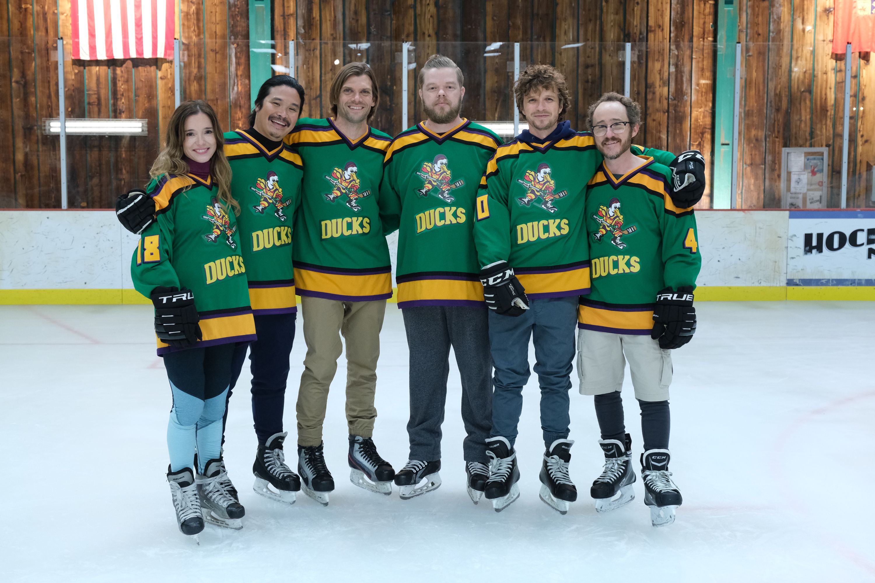 Mighty Ducks' cast reunites at Ducks-Islanders game