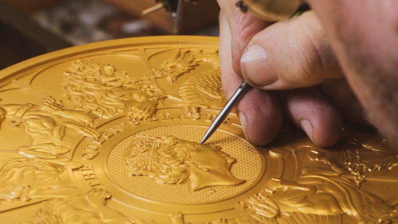 UK Royal Mint makes huge gold 'Queen's Beasts' coin | CNN