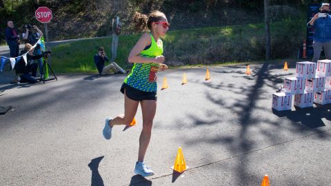 Linden makes a turn on her way to the 50km record.
