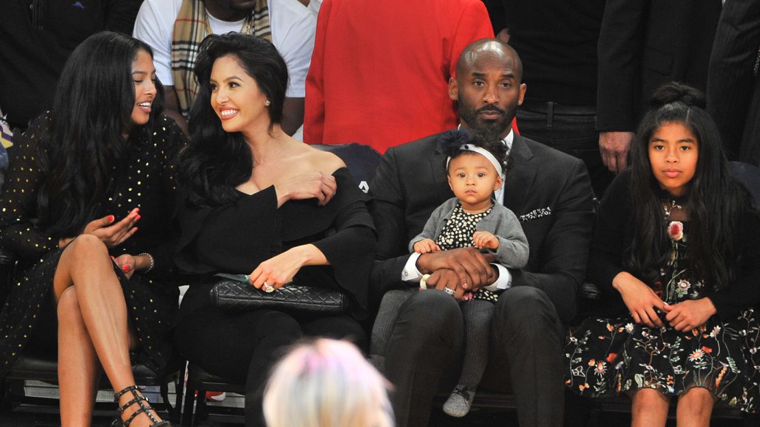 Kobe, Vanessa Bryant attend Kings playoff game with their daughters