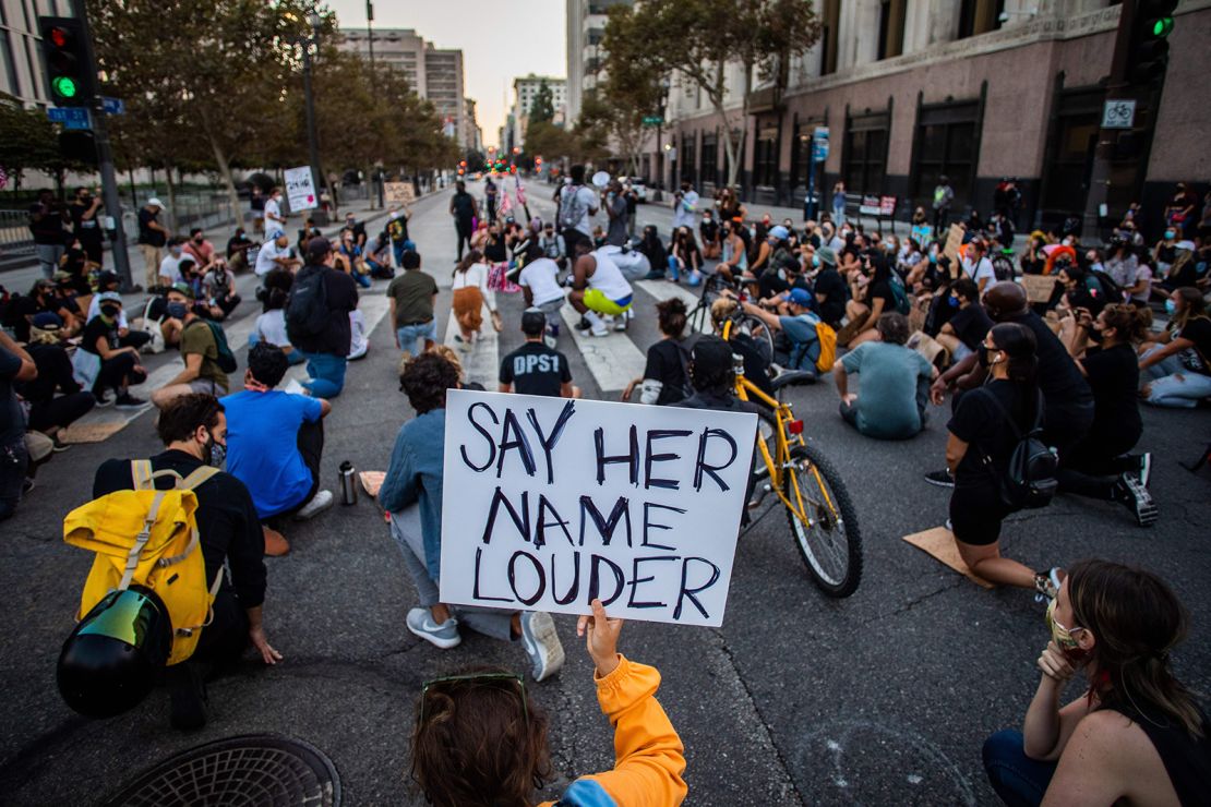 Protesters in Los Angeles following a decision on the Breonna Taylor case. (Photo by APU GOMES/AFP via Getty Images)