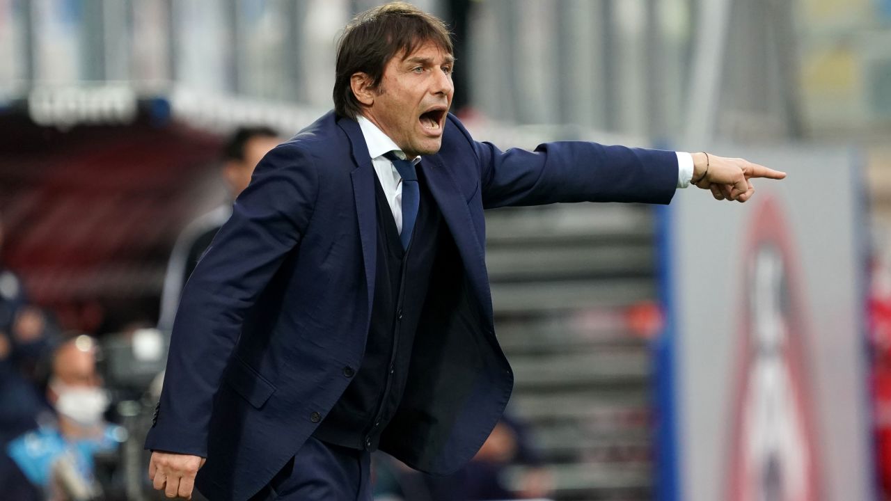 Inter coach Antonio Conte gestures during the 2-0 win over Crotone on Saturday.