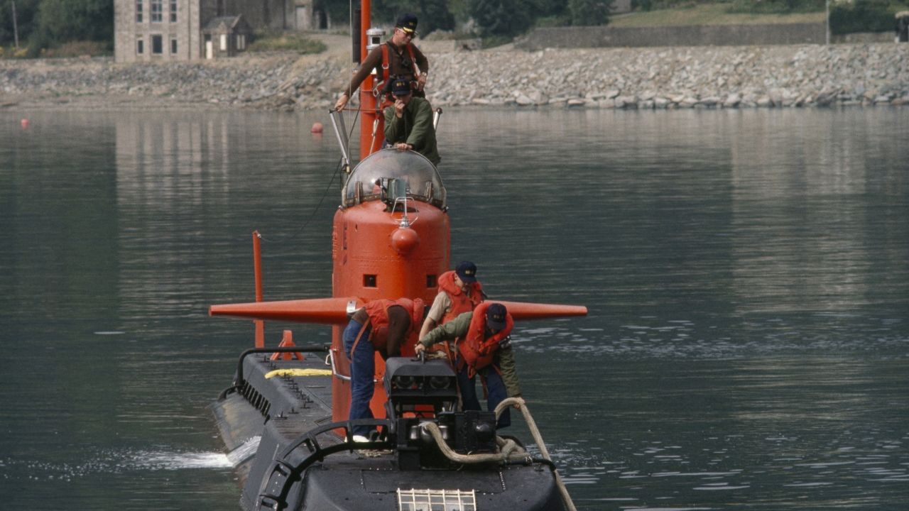<strong>Early search missions</strong>: In order to explore the Reykjanes Ridge south of Iceland in 1984, Ballard and his crew towed the nuclear-powered submarine NR-1 from the US Navy base at Holy Loch, Scotland.