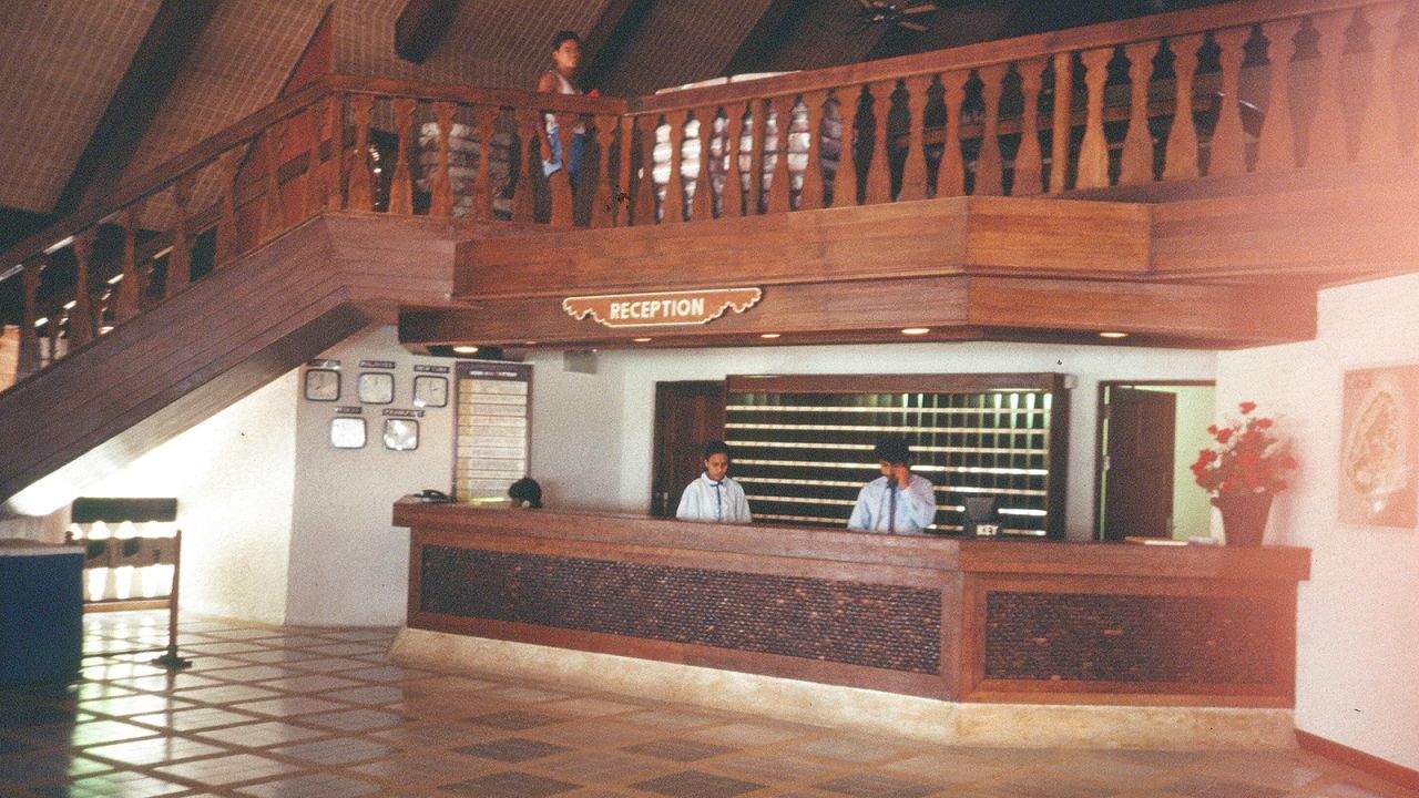<strong>Enter here:</strong> This is how the lobby looked in 1986.