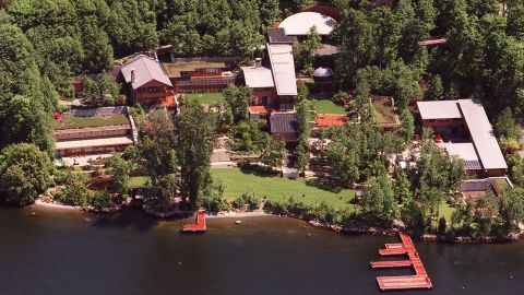 There are seriously 24 bathrooms in this seven-bedroom home.
