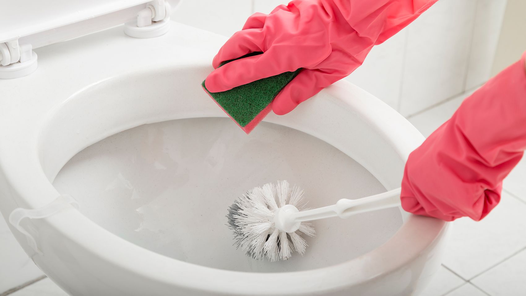 How to deep clean a bathroom