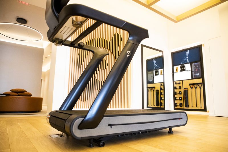 Peloton treadmill black friday 2019 sale