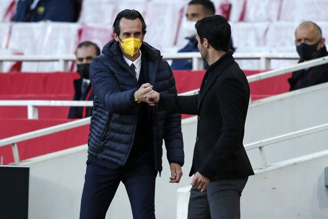 Mikel Arteta was beaten by the man he replaced, Villarreal's Spanish coach Unai Emery (L).