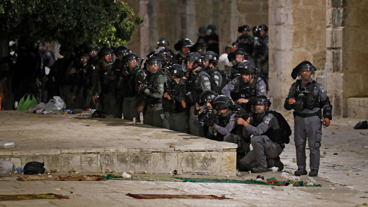 Israeli security forces deploy during clashes with Palestinian protesters at the al-Aqsa mosque compound in Jerusalem, on May 7, 2021.