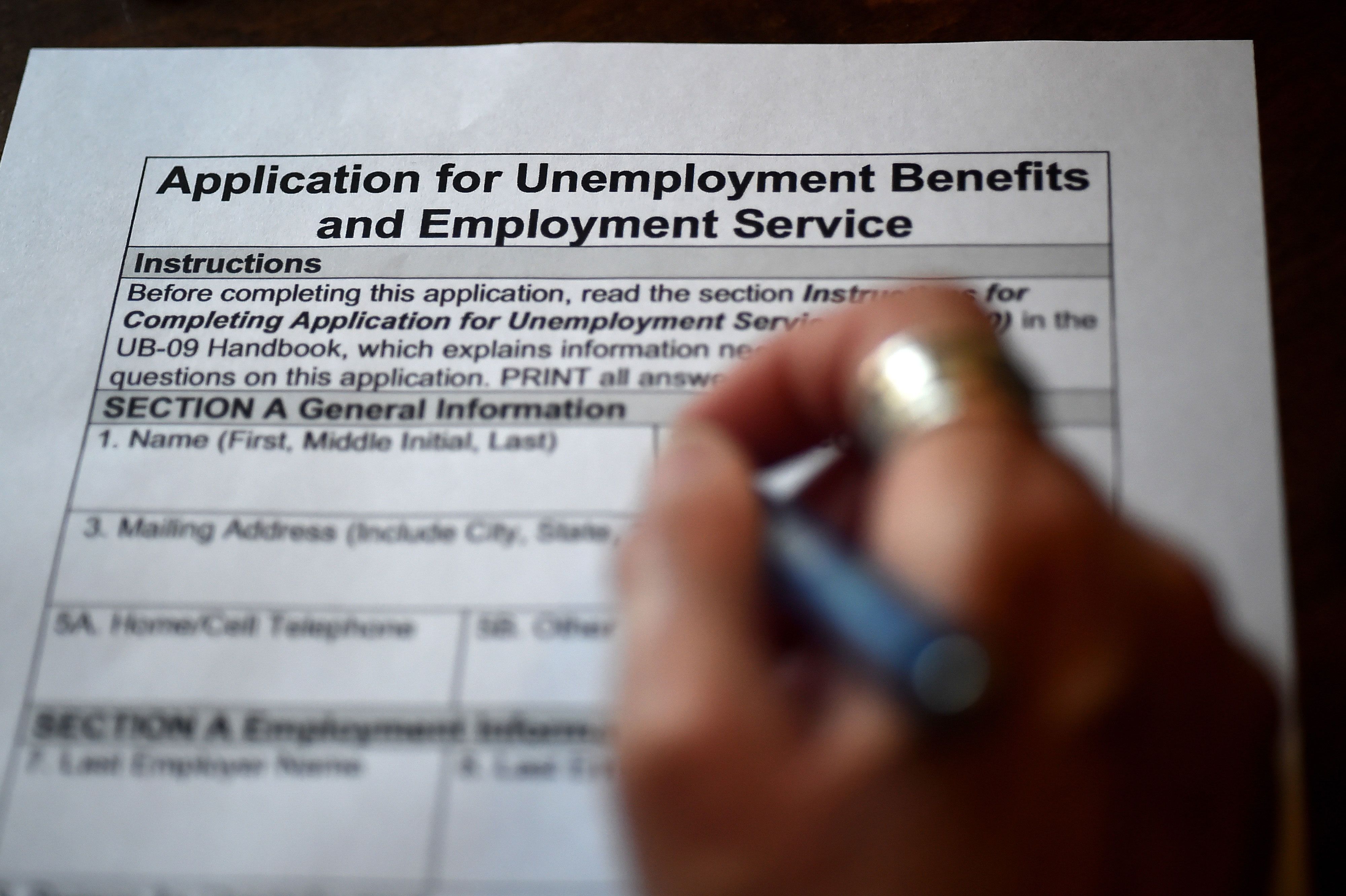 US applications for unemployment benefits fall again as job market