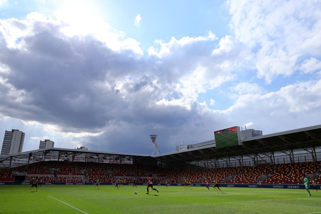 A general view of play during the Sky Bet Championship match between Brentford and Watford at Brentford Community Stadium on May 01, 2021 in Brentford, England.)