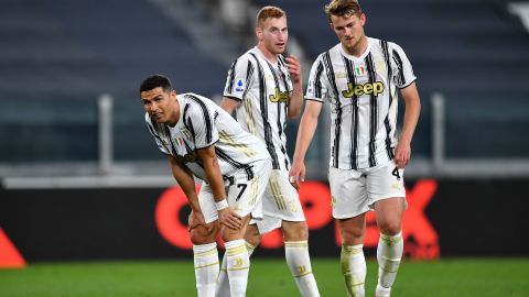Juventus players look dejected during their defeat to AC Milan.