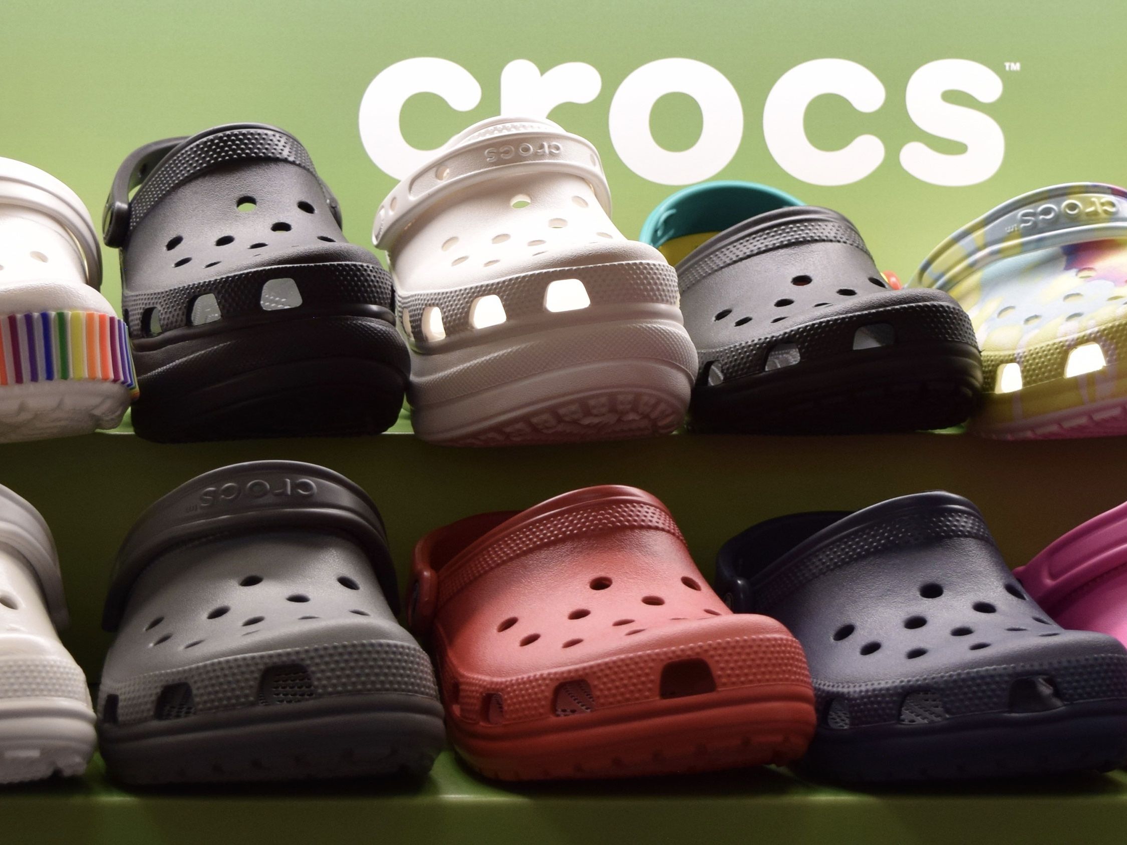 Crocs is once again donating its shoes to healthcare workers | CNN Business