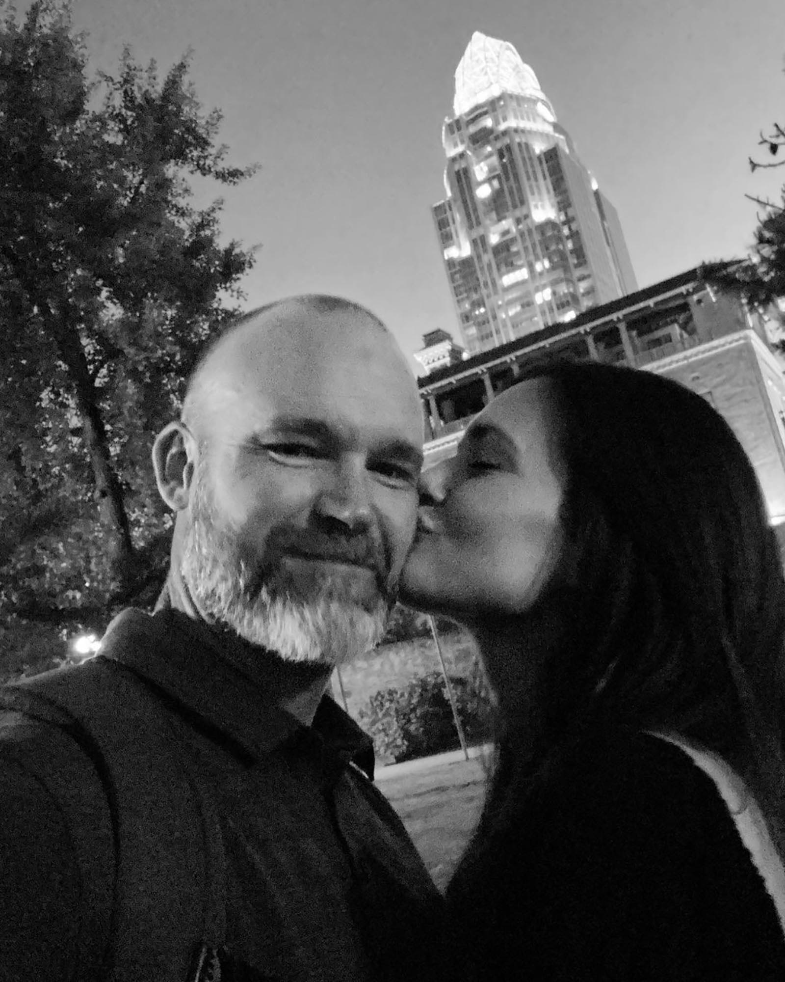 Torrey DeVitto, Cubs' David Ross are oficially dating, per Instagram