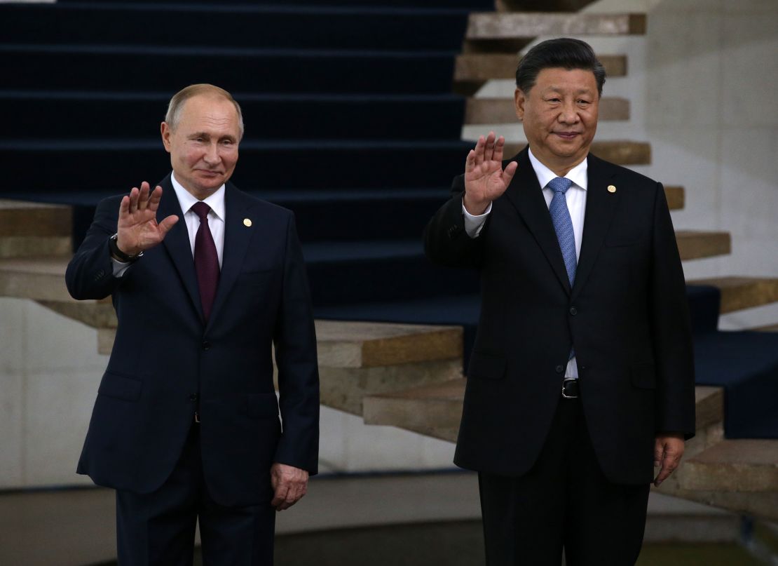 Russian President Vladimir Putin (left) and Chinese President Xi Jinping at a welcoming ceremony on November 14, 2019 in Brasilia, Brazil.