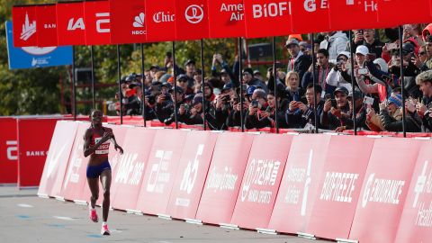 Brigid Kosgei wins the 2019 Chicago Marathon and sets a new world record. 