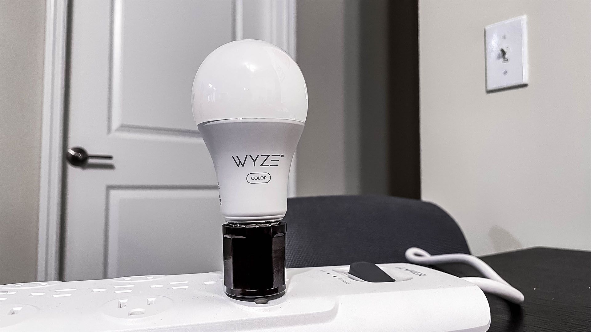Philips Wiz Connected LED review: This color-changing smart bulb isn't  stupidly expensive - CNET
