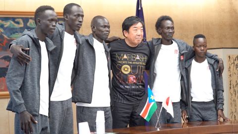 The mayor of Maebashi posing with the South Sudan Olympic team.