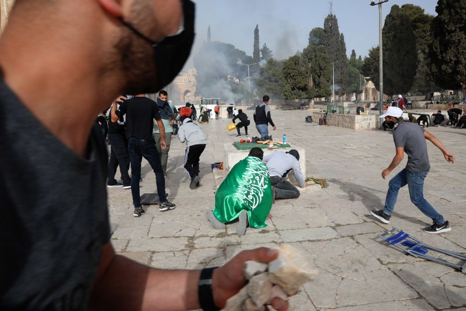 Palestinians clash with Israeli security forces at the Aqsa Mosque compound in Jerusalem's Old City on May 10.