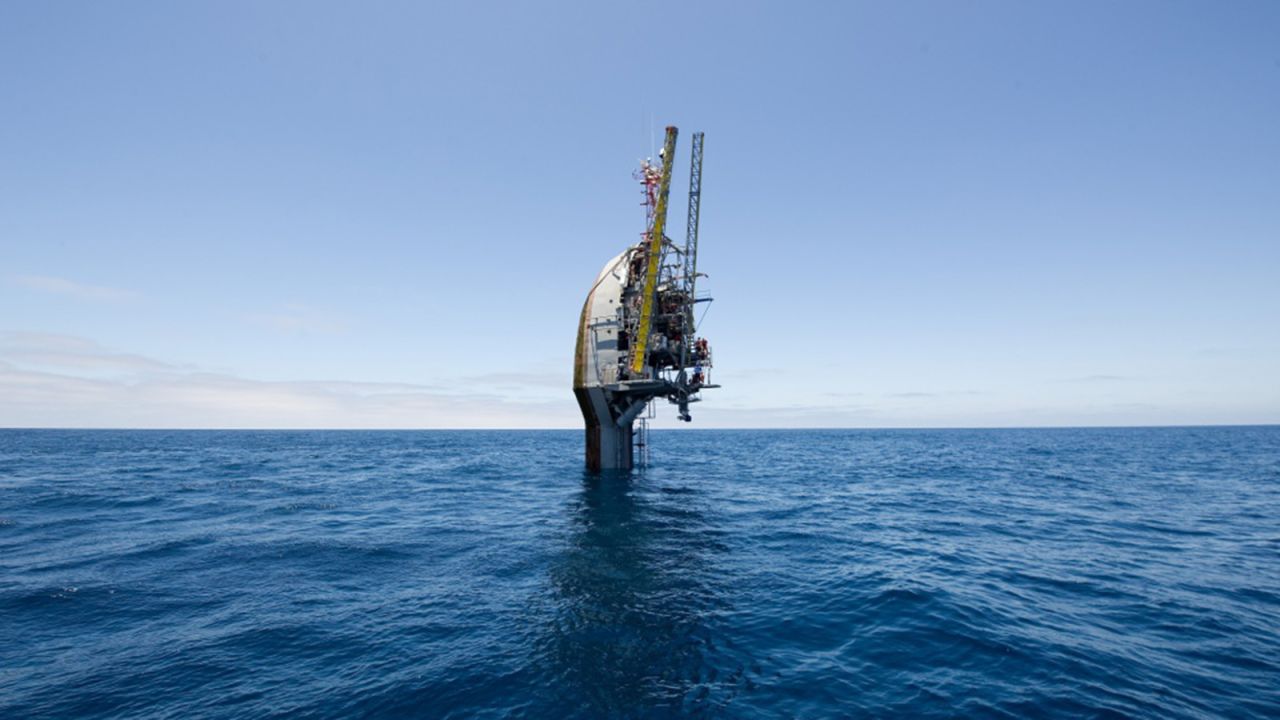Polar Pod's "flipping" action is achieved by filling seawater ballast tanks, and is inspired by the Floating Instrument Platform (FLIP). The 355-foot research vessel is owned by the US Office of Naval Research. 