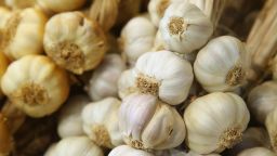 01 garlic facts myths wellness