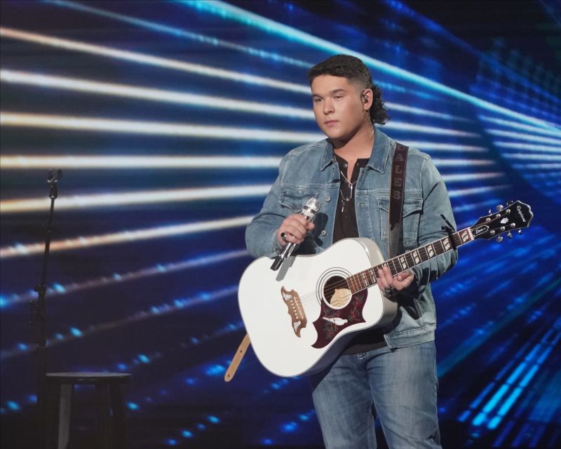 激安アウトレット通販 American Idol' finalist Caleb Kennedy out after KKK-style お風呂のおもちゃ
