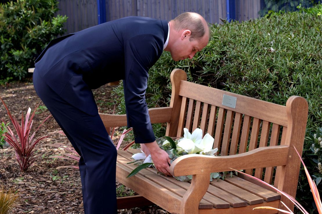 The Duke of Cambridge lays a wreath on the bench dedicated to Sergeant Ratana.