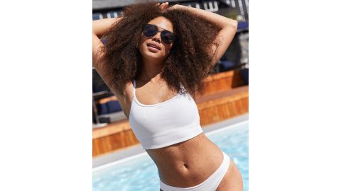 32 meilleurs maillots de bain pour femmes : Bikinis et costumes pour chaque type de corps